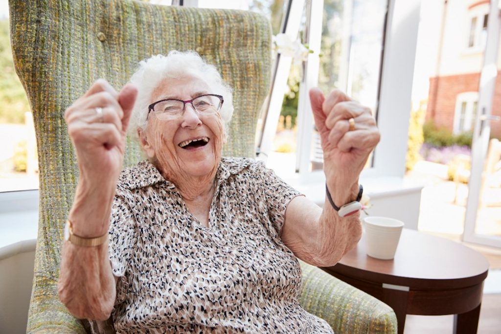 ältere Frau die sich freut - Stellenanzeige Pflegedienst Rosenberger, Castrop-Rauxel